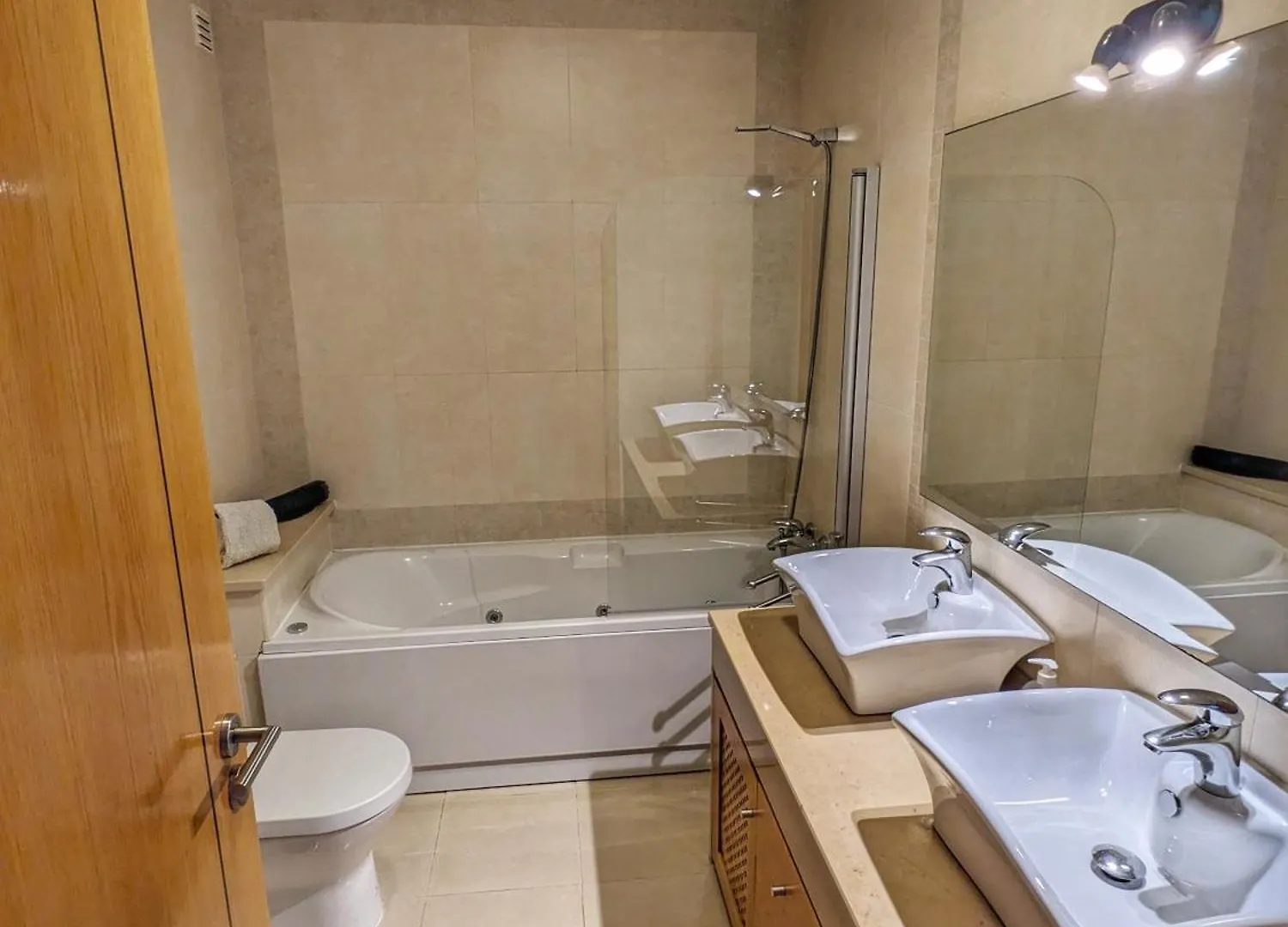 Dom wakacyjny Farm Village- Townhouse 2 Mins From Old Town Albufeira